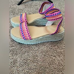 Wonder Nation espadrille multi-colored embroidered sandals size 4 - never worn